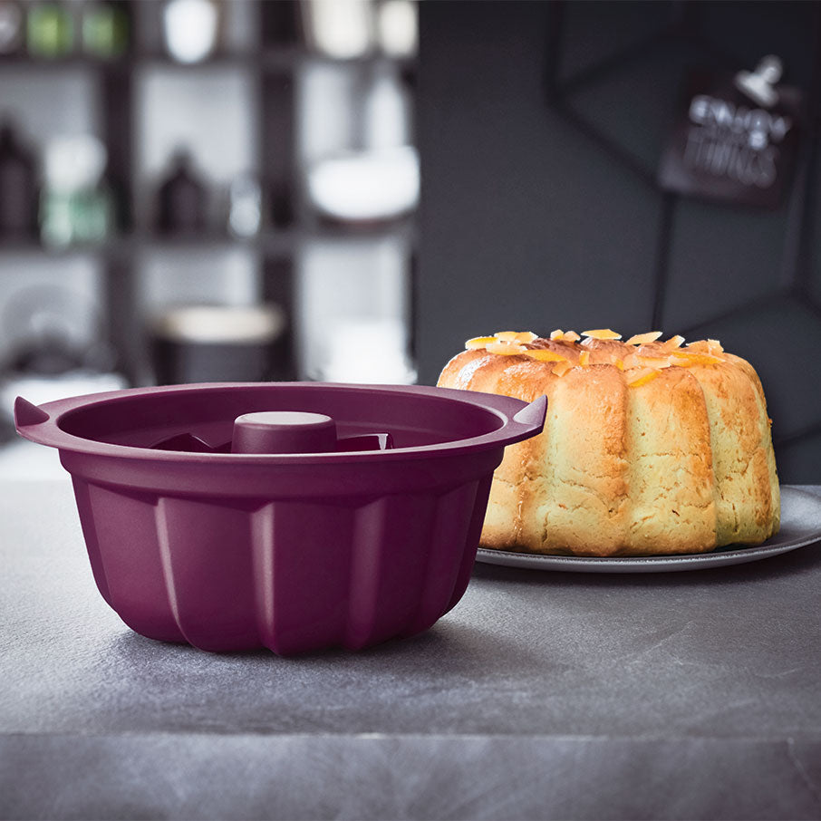 Silicone Bundt Form with Round Cake Taker - Image 3